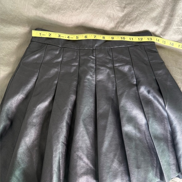 Aritzia Sunday Best Black Faux Leather Pleated Mini Skirt Size 4 Tenniscore Y2K - Picture 3 of 5